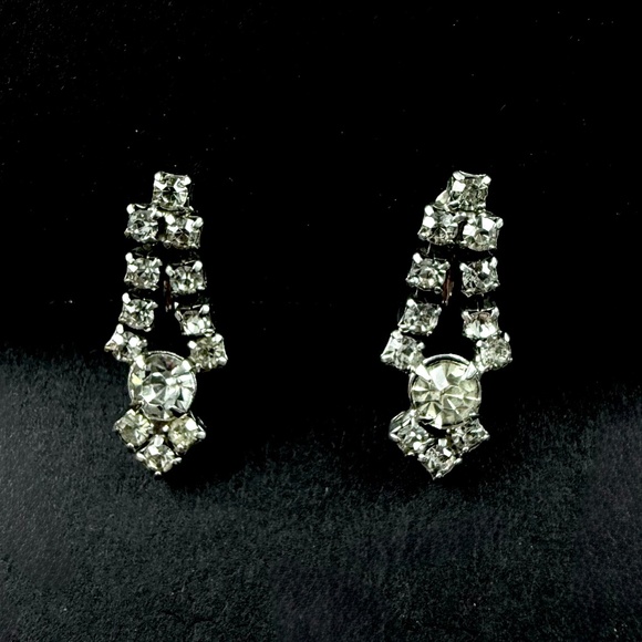 Vintage Dangling, Clear,Rhinestone Screw Back Earrings - Picture 1 of 2